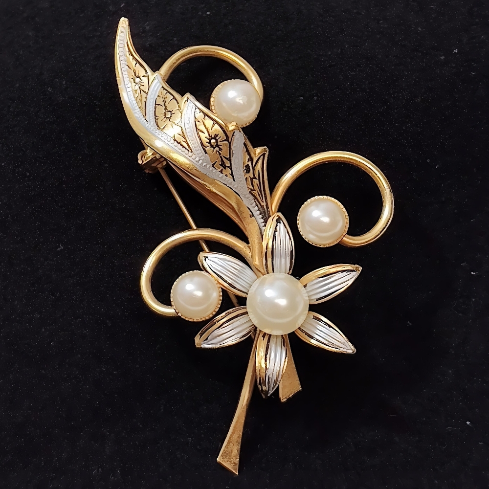 Vintage Damascene Toledoware Floral and Faux Pearl Brooch Pin - Picture 9 of 9